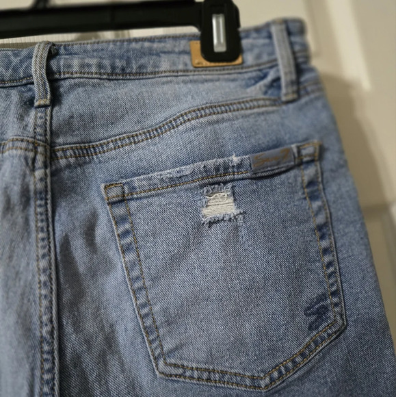 Seven7 Midrise Destructed Straight Leg Jeans, Light Wash, Relaxed Fit, Sz 6 EUC! - Picture 9 of 11